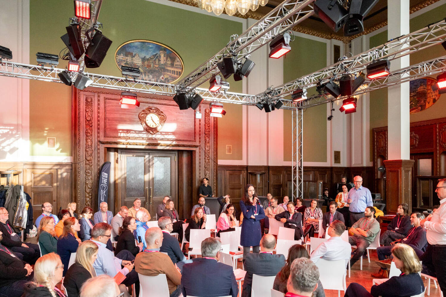 Publikum im Historischen Speisesaal des Leipziger Hauptbahnhofs beim The Elephant Festival